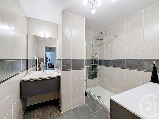 Appartement T3 à vendre - 3 pièces - 75.7 m2 - ST RAPHAEL - 83 - PROVENCE-ALPES-COTE-D-AZUR - Century 21 Sud Habitat